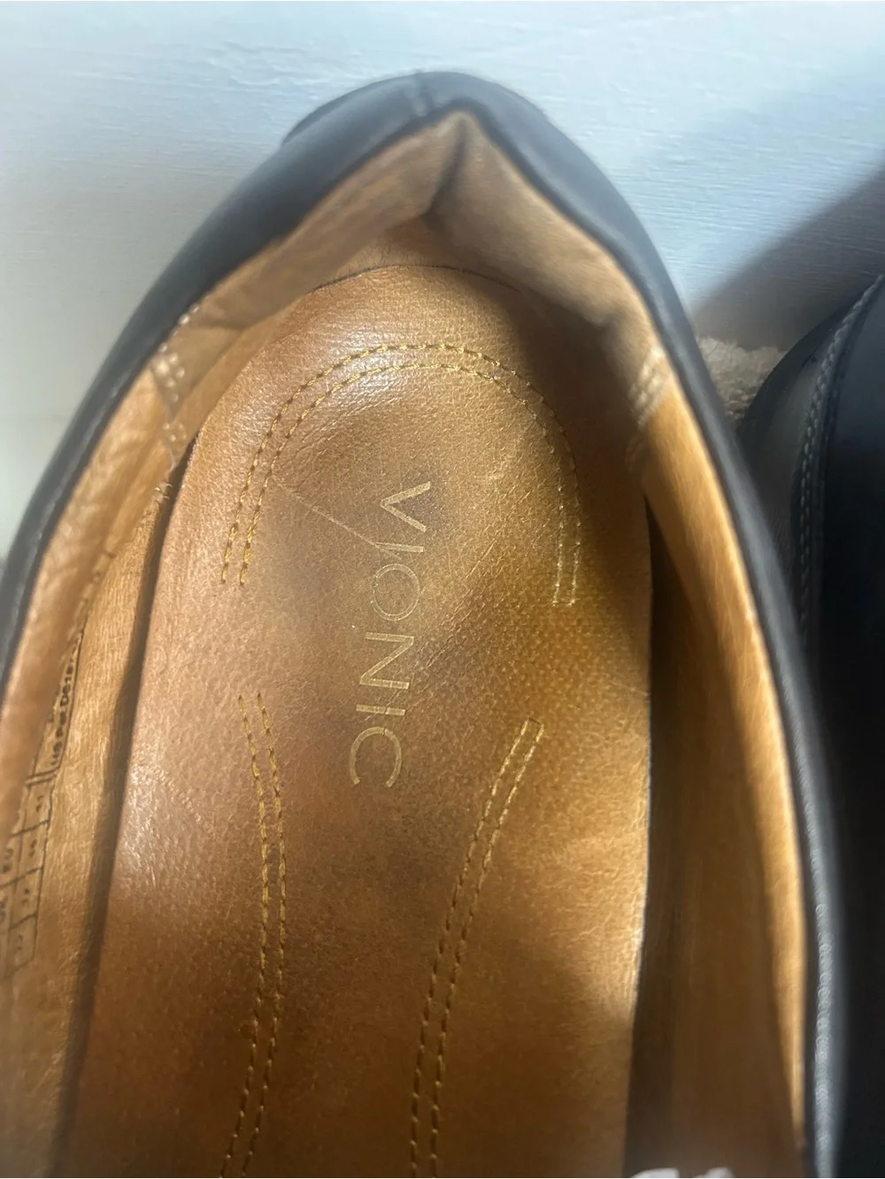 Vionic Preston  men’s leather loafers. Moccasin stitching. Size 13 nice shoes
